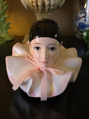 Vtg Schmid 1981 'Pierrot Love' Porcelain Music Box Base - Wood & White Trim